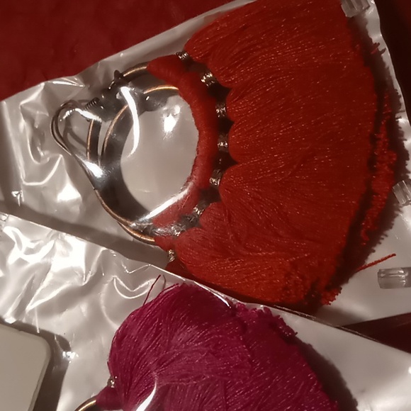 Shein earrings 5 pair a color for everyday of the week. brass color hoop - Picture 2 of 6